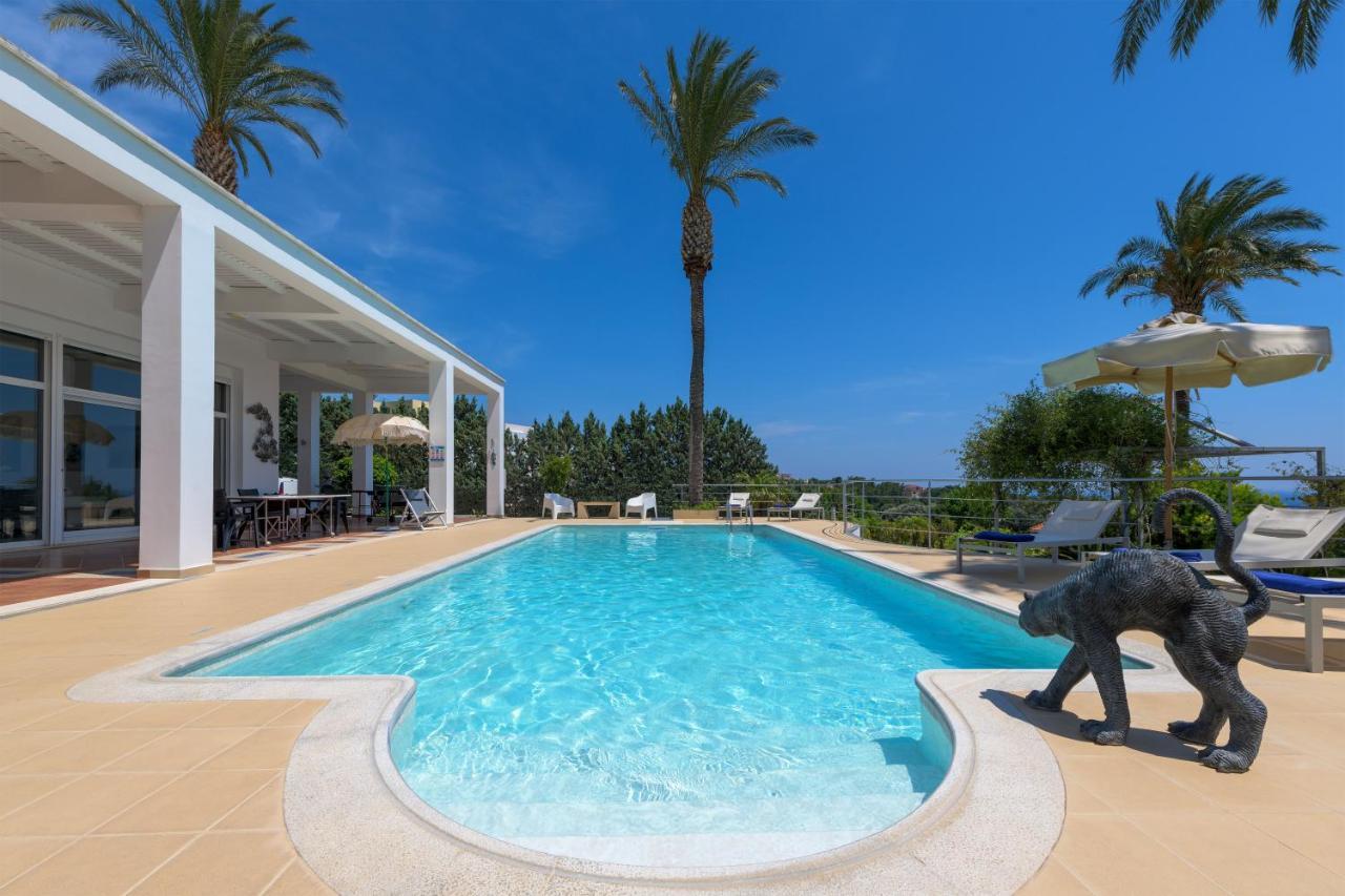 Grande Dame Villa Of Rhodes Асгуру Экстерьер фото